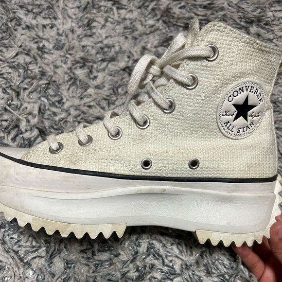 Converses - Picture 1 of 3